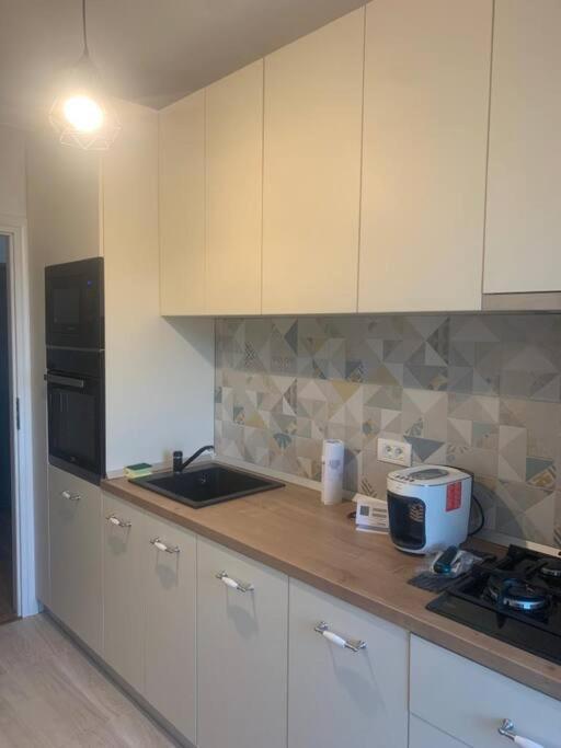 Regie Sunset Apartment Бухарест Экстерьер фото